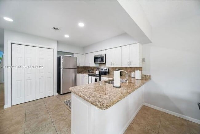 Foto del edificio - 1769 NE 45th St