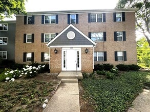 Building Photo - 120 E Winchester Rd