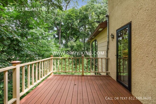 Foto del edificio - 119 Pleasant Ln E