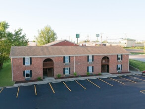 Building Photo - 144 S Killarney Ln