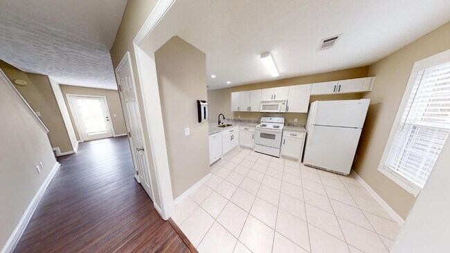Foto del edificio - Donahue Crossing Condo