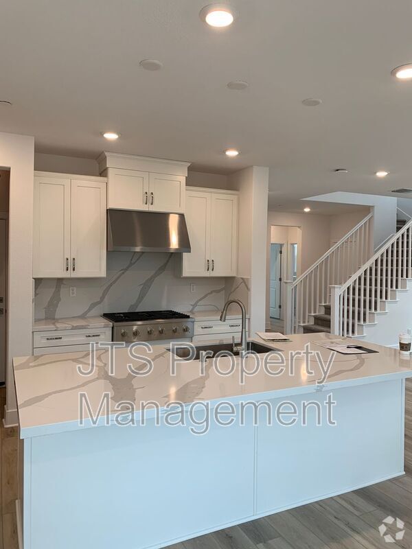 Building Photo - 4070 Monterey Grv