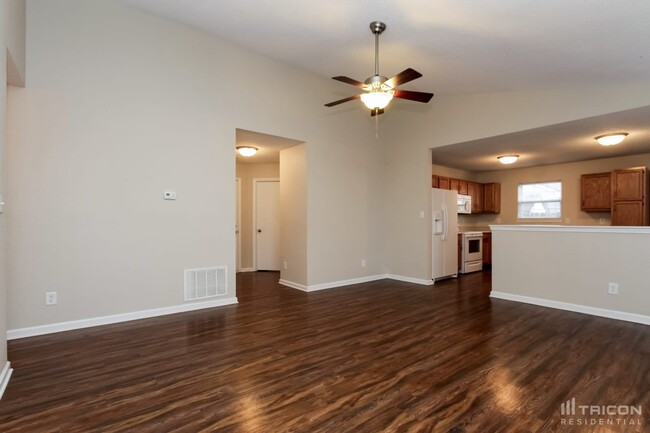 Foto del edificio - 4038 Dogwood Ln