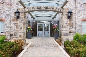 Building Photo - 15 Windermere Av