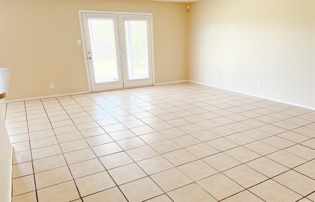 Building Photo - 4203 Lonesome Dove Dr