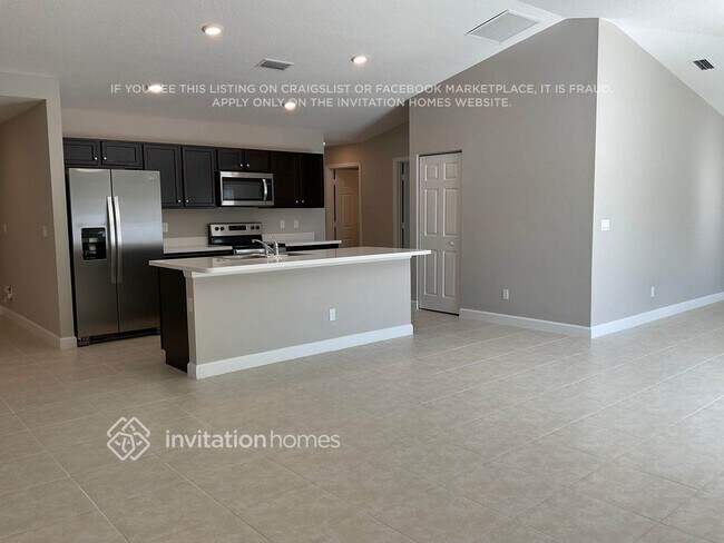 Building Photo - 555 Gasparilla Ave SE