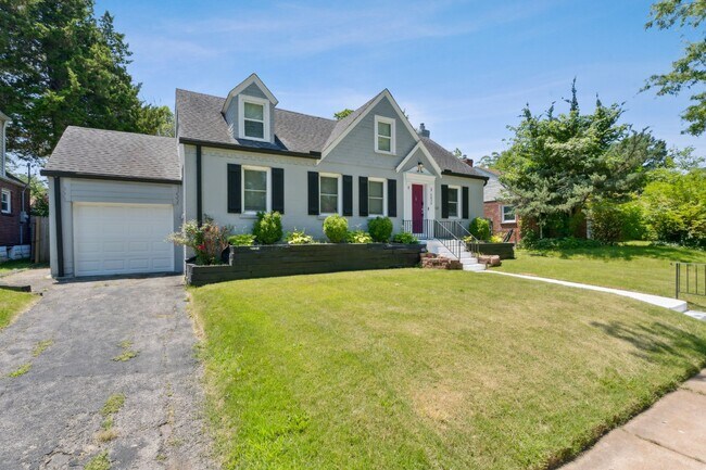Building Photo - 6838 Raymond Ave