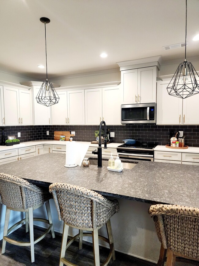 Building Photo - 1151 Hidden Hills Cir