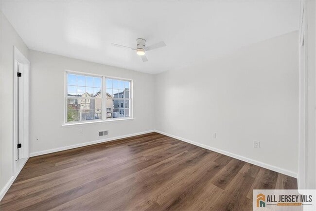 Building Photo - 19 Harris St