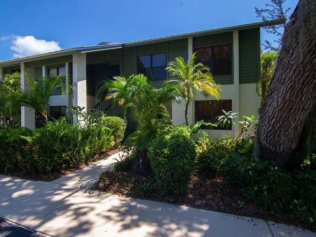 Building Photo - 5270 SE Seascape Way