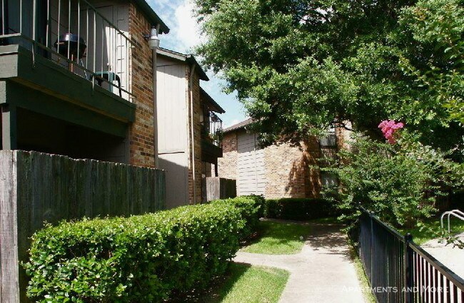 Foto del edificio - 520 Linda Dr