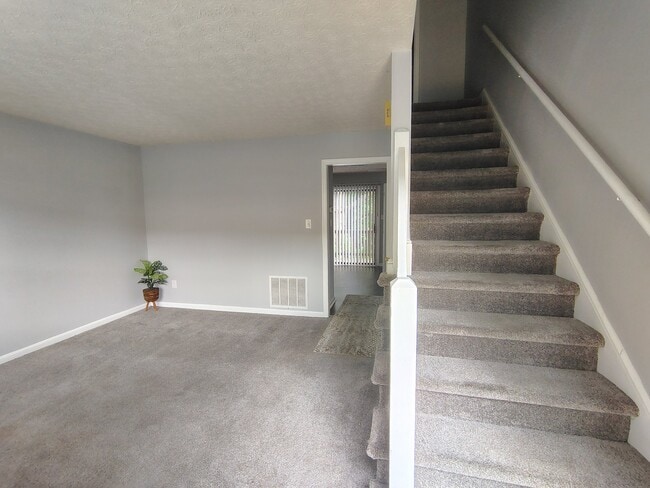Building Photo - 16 Duiguid Dr