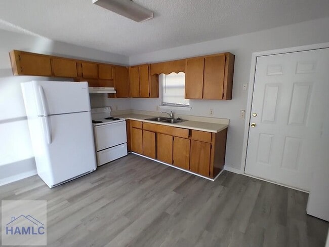 Building Photo - 7214-32 Live Oak Loop