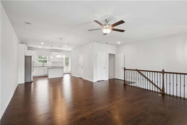 Foto del edificio - 4 Bedroom Townhome in Kennesaw