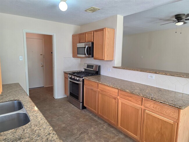 Foto del edificio - 16106 Darwood Ct