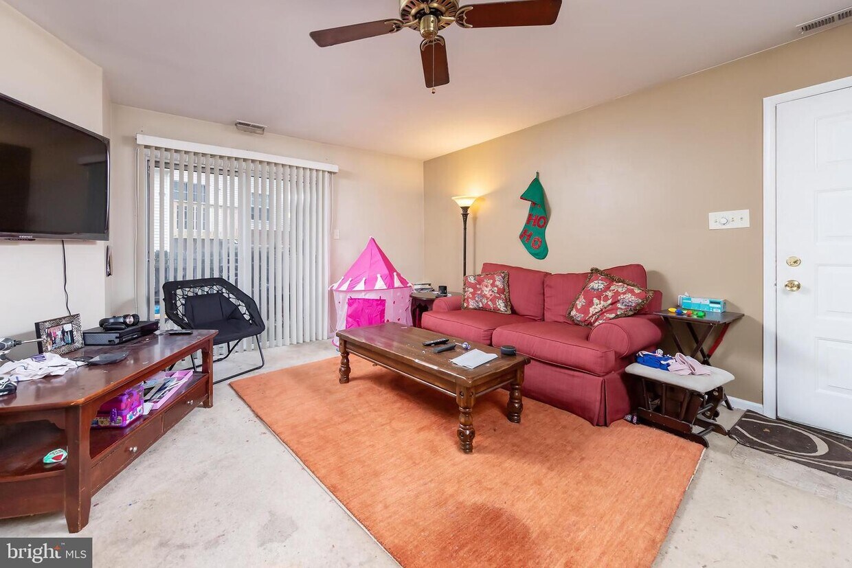 1042 Tristram Cir, Mantua Township, NJ 08051 Room for Rent in Mantua