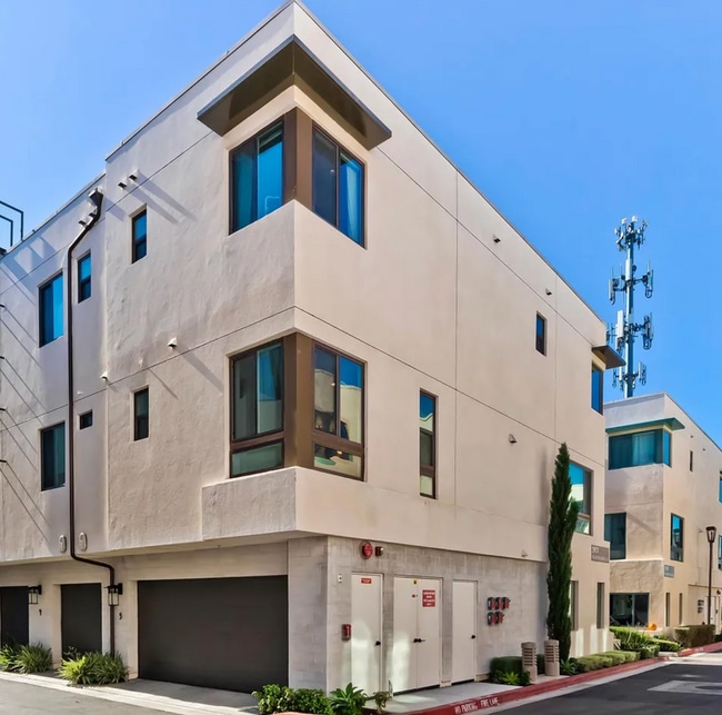 Building Photo - 2907 W Exposition Pl