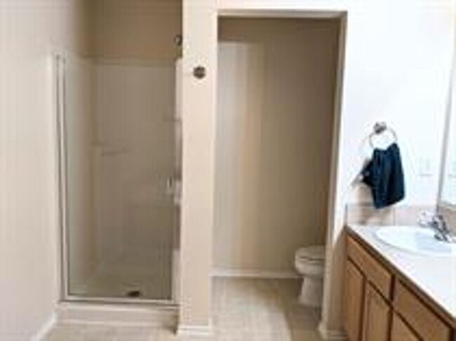 Building Photo - This Great Condo is a Must See!