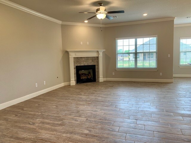 Foto del edificio - 5601 Sapphire Dr