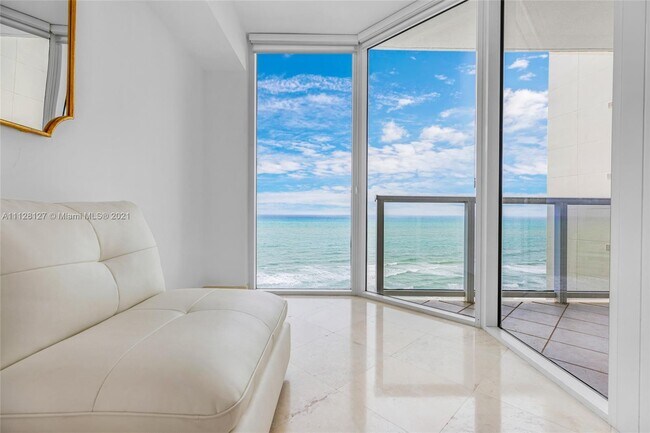 Foto del edificio - 19333 Collins Ave
