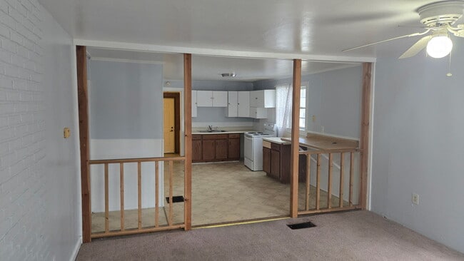 Building Photo - 415 E 35th St