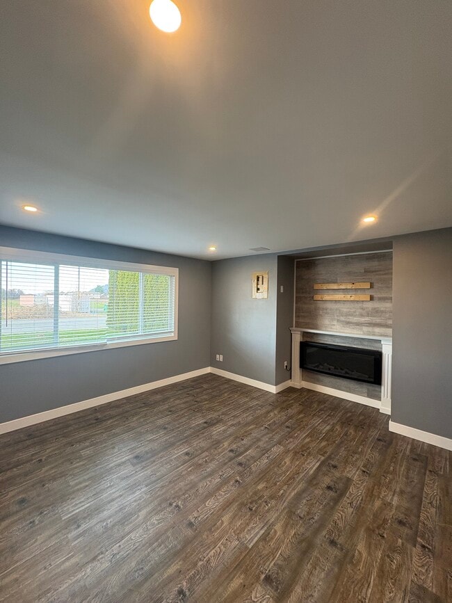 Building Photo - 7152 Richardson Av