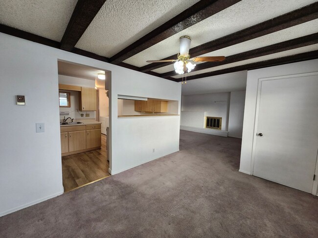 Building Photo - Oversized 2 bedroom Condo -  **$500 off Mo...