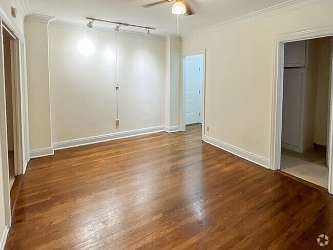 Building Photo - 531 W Briar Pl