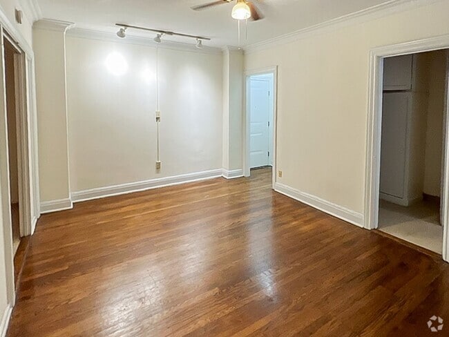 Building Photo - 531 W Briar Pl