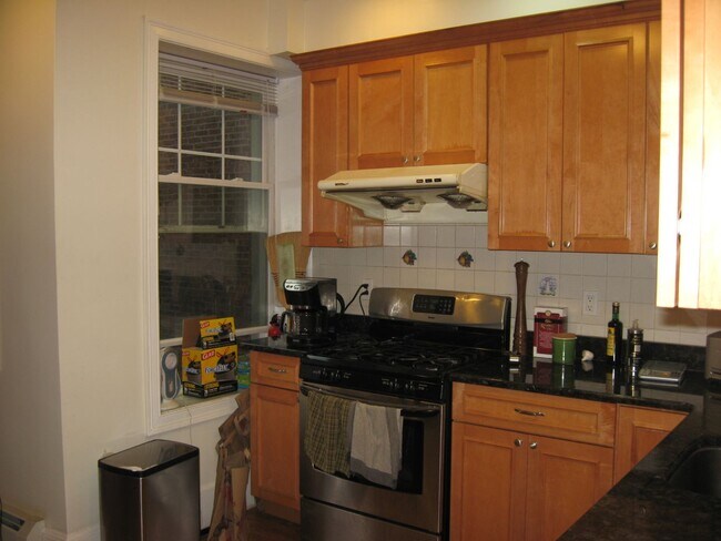 Building Photo - 92 Pleasant St