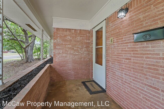 Foto del edificio - 4 br, 3 bath House - 1618 University Dr.