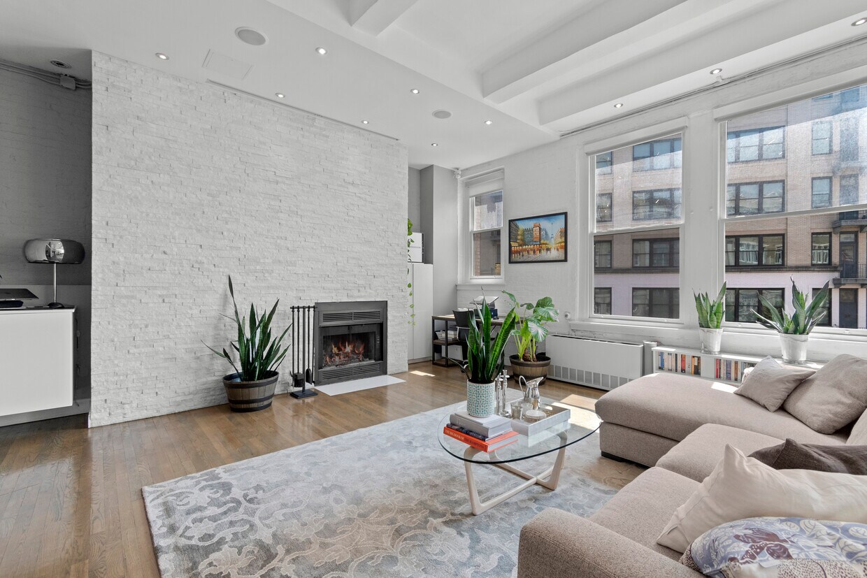 Primary Photo - 321 W 13th St