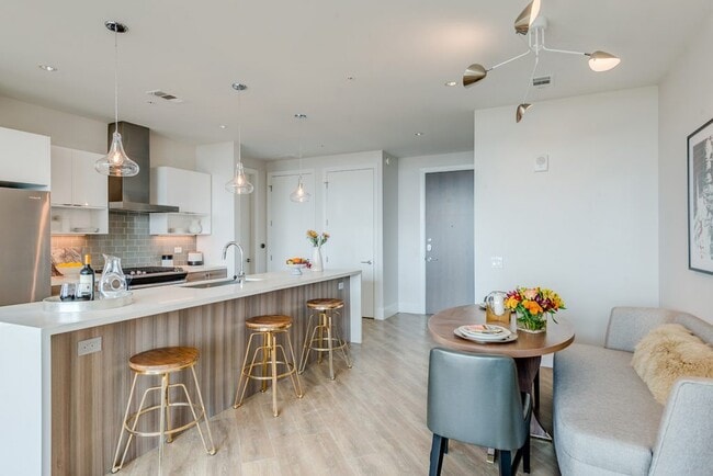 Building Photo - 1918 Olive St