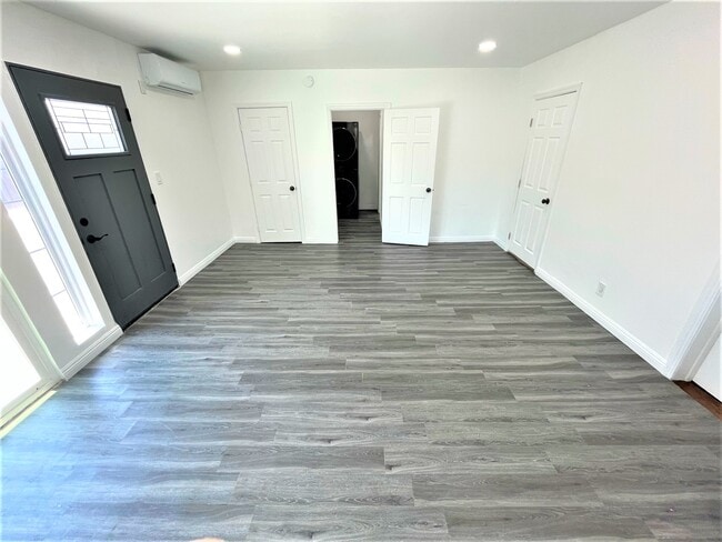 Building Photo - 8650 Orion Ave