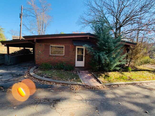 Exterior/Covered carport - 3930 Montclair Rd