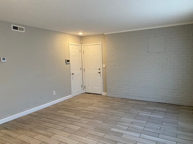 Building Photo - 21 Judson Cv