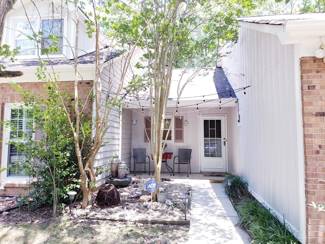 Primary Photo - Large 1246 SQ FT 1 bed condo off Carmel Rd