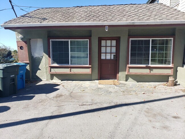 Building Photo - 1350 Main St