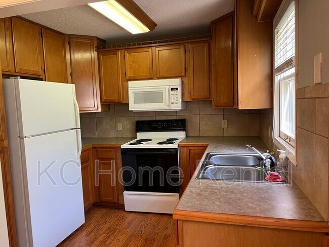Building Photo - 11101 Applewood Dr
