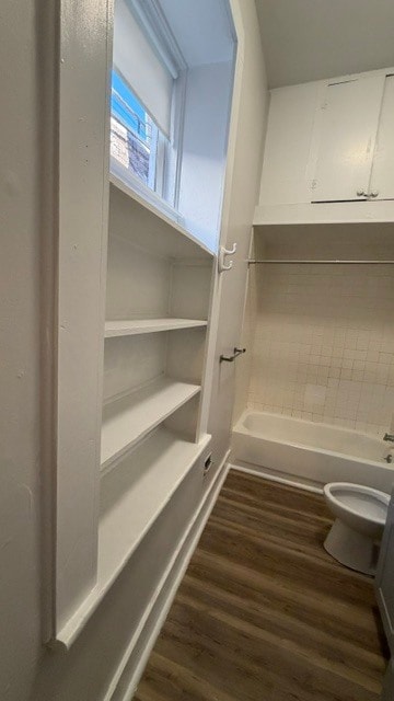 Building Photo - 335 King St