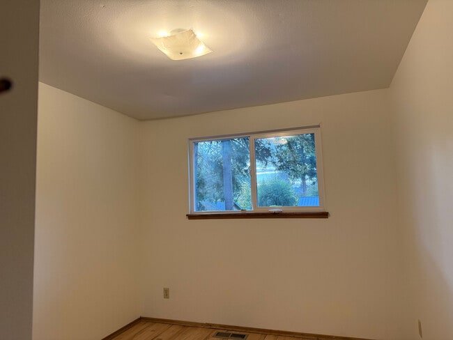 Building Photo - 18510 3rd Pl NW