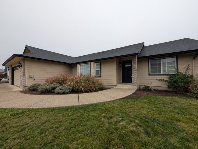 Foto del edificio - Single Story 3-Bedroom, 2-Bath Home In The...