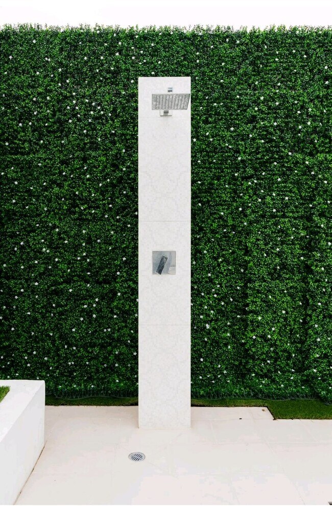 Foto del edificio - 6620 W 5th St