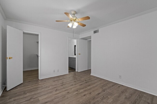 Foto del edificio - 11002 Hammerly Blvd