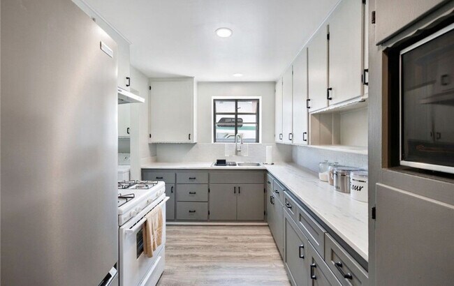 Foto del edificio - 6008 Dunrobin Ave