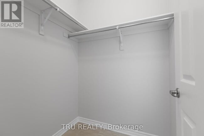Photo du bâtiment - 825 Brittanic Rd
