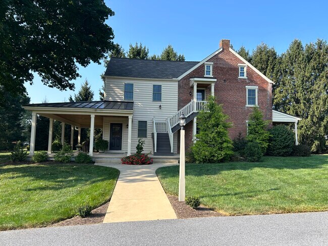 Foto del edificio - 2074 Creek Hill Rd