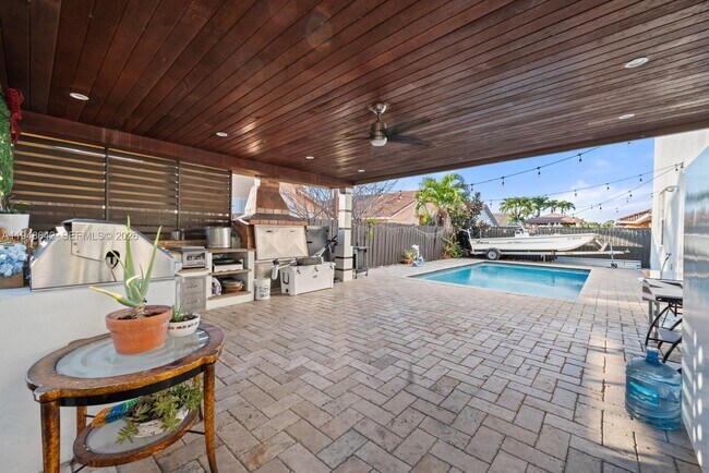 Foto del edificio - 1360 SW 142nd Ave