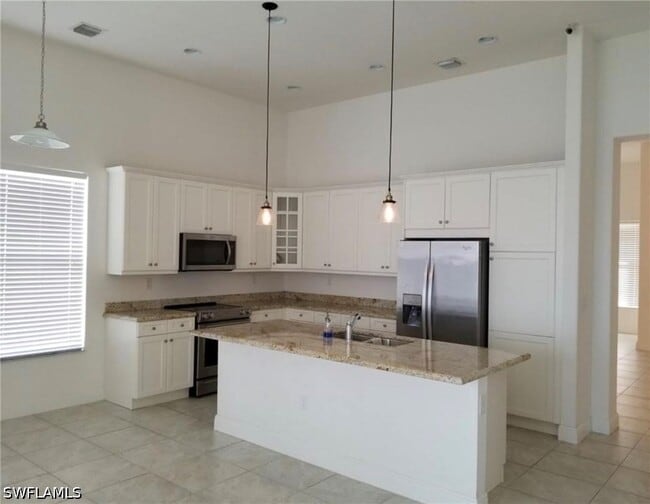 Building Photo - 5198 Vizcaya St