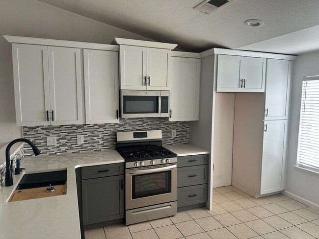 Foto del edificio - 4212 E Howard Ct